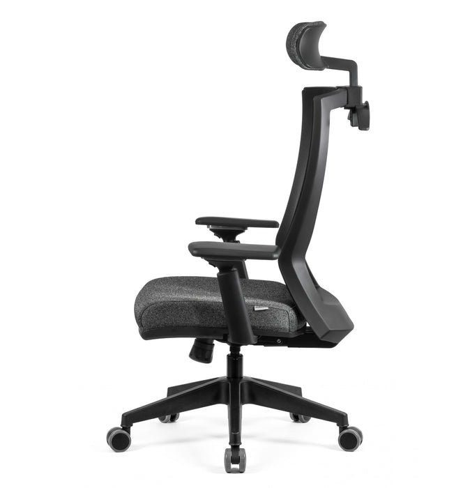 Hector ergonomikus magas háttámlás irodaszék vállfával, 3D kartámasz, 140kg