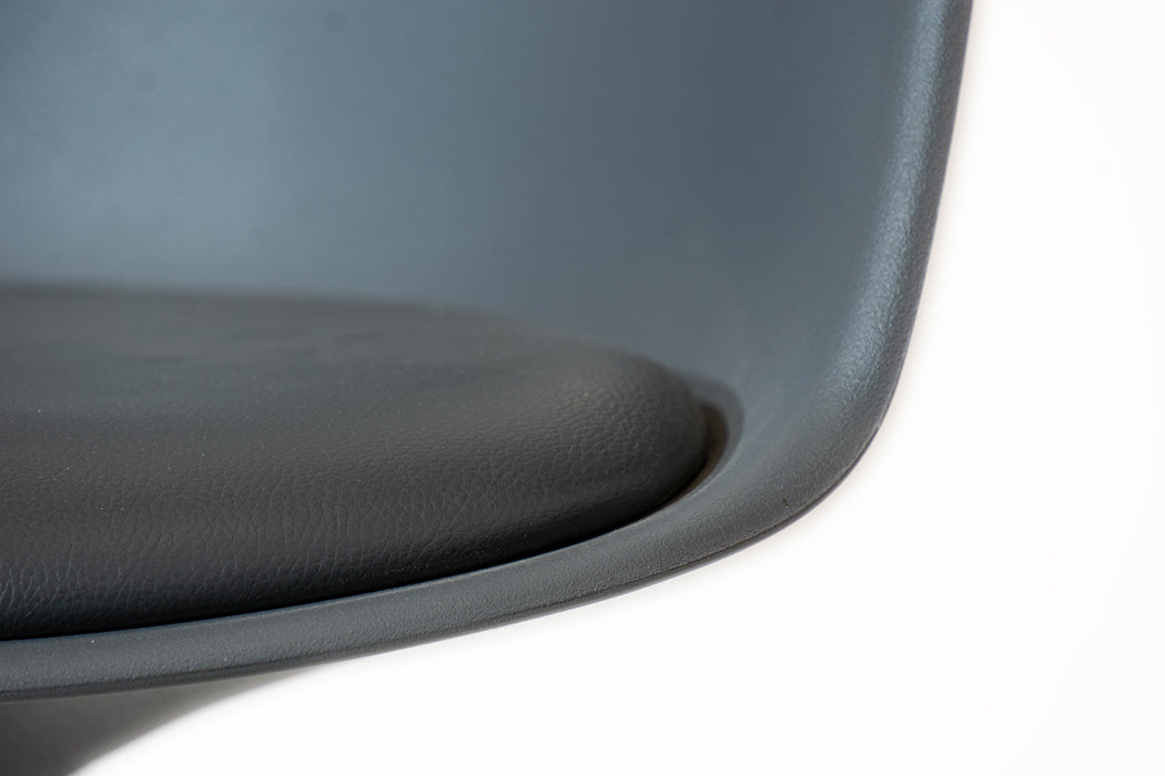 Prince műanyag (műbőr párnázott) fekete szék - LEÉRTÉKELT