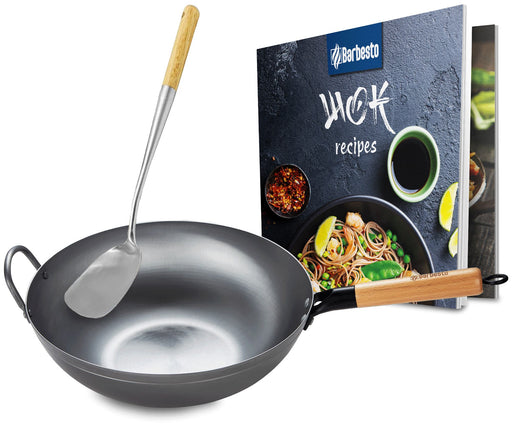 Wok szett karbonacélból, 34 cm, lapos aljú, fa nyéllel, wokfordítóval és receptkönyvvel – Deluzzo